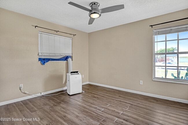 Building Photo - 775 Bianca Dr NE