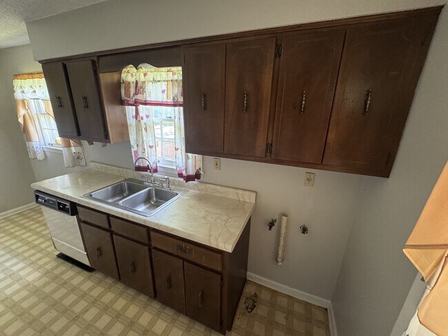 Building Photo - 3554 Venable Rd
