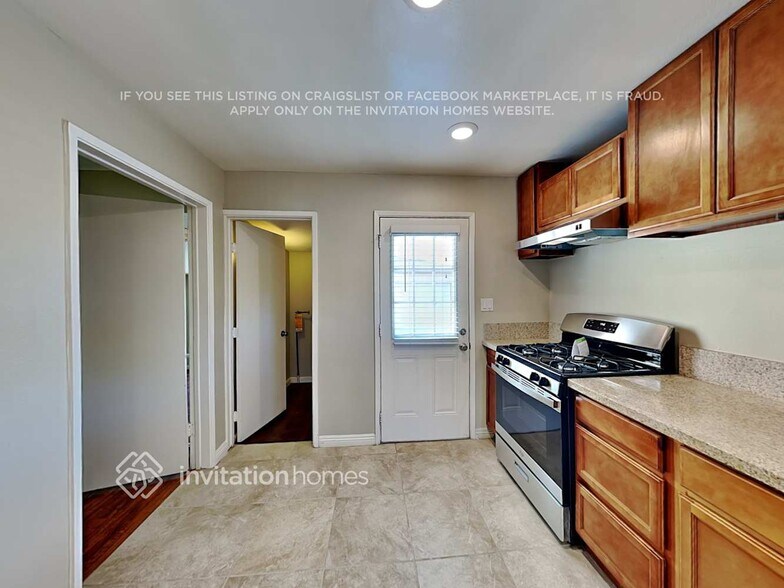 Building Photo - 12000 Lorne St