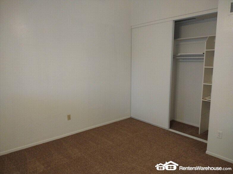 Building Photo - 2515 S Maple Ave