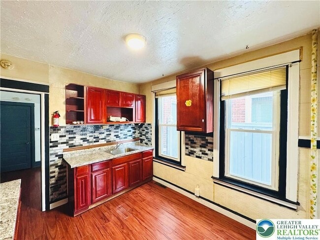 Building Photo - 637 N Penn St