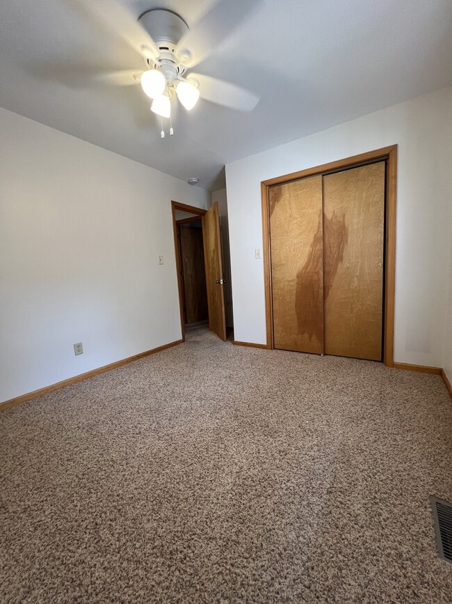 Building Photo - 61 E Park St