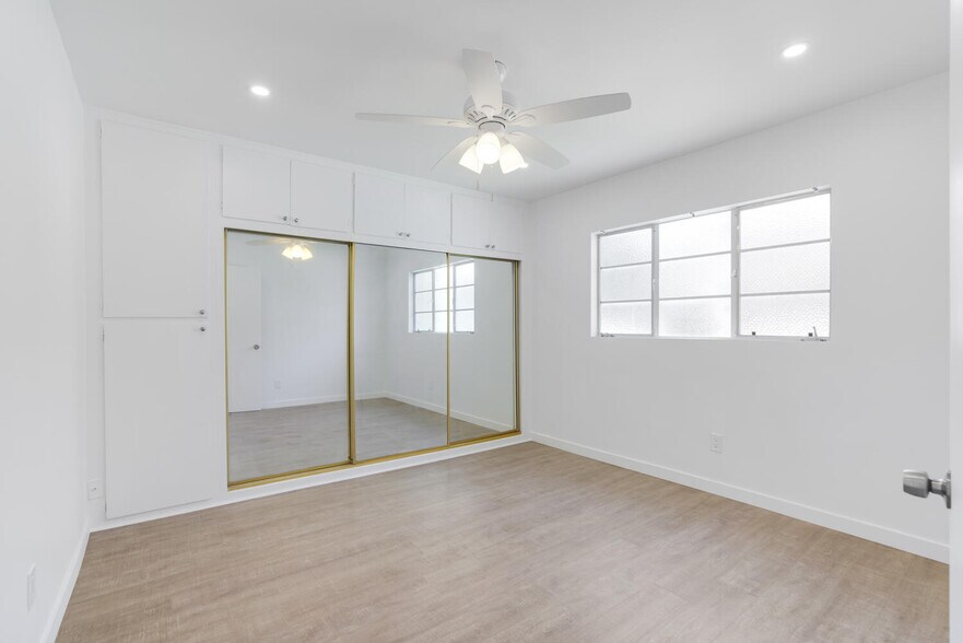 Building Photo - 323 E Chestnut St