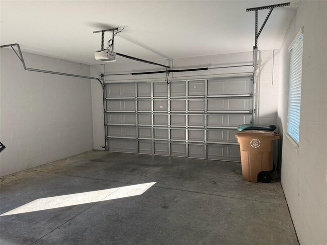 Building Photo - 2503 NE 33rd Ct