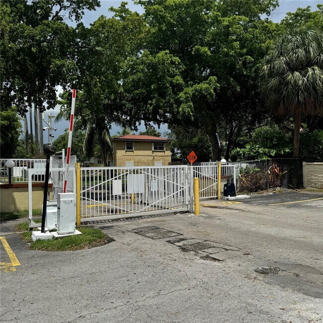 Building Photo - 12035 NE 2nd Ave