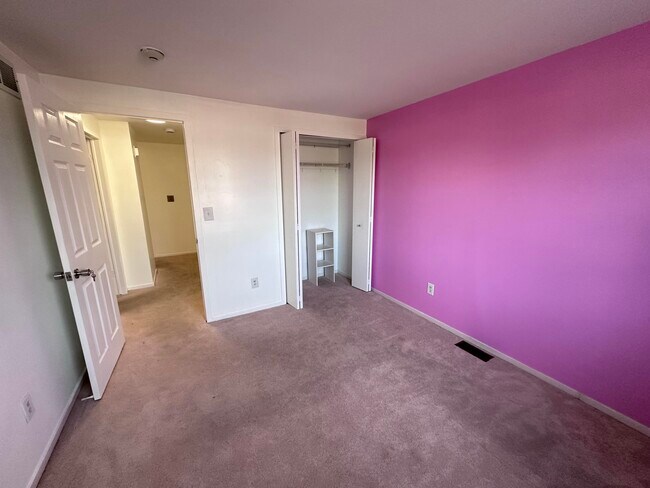 Building Photo - 1891 Vine Way Dr
