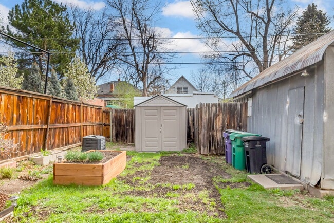 Building Photo - 1036 S Race St