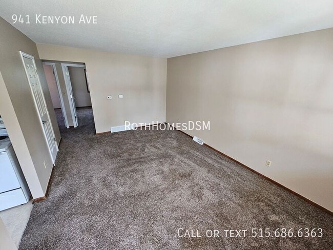 Building Photo - 941 Kenyon Ave