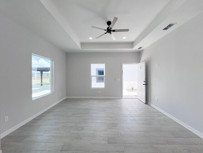 Building Photo - 504 N Alexandrite Ave