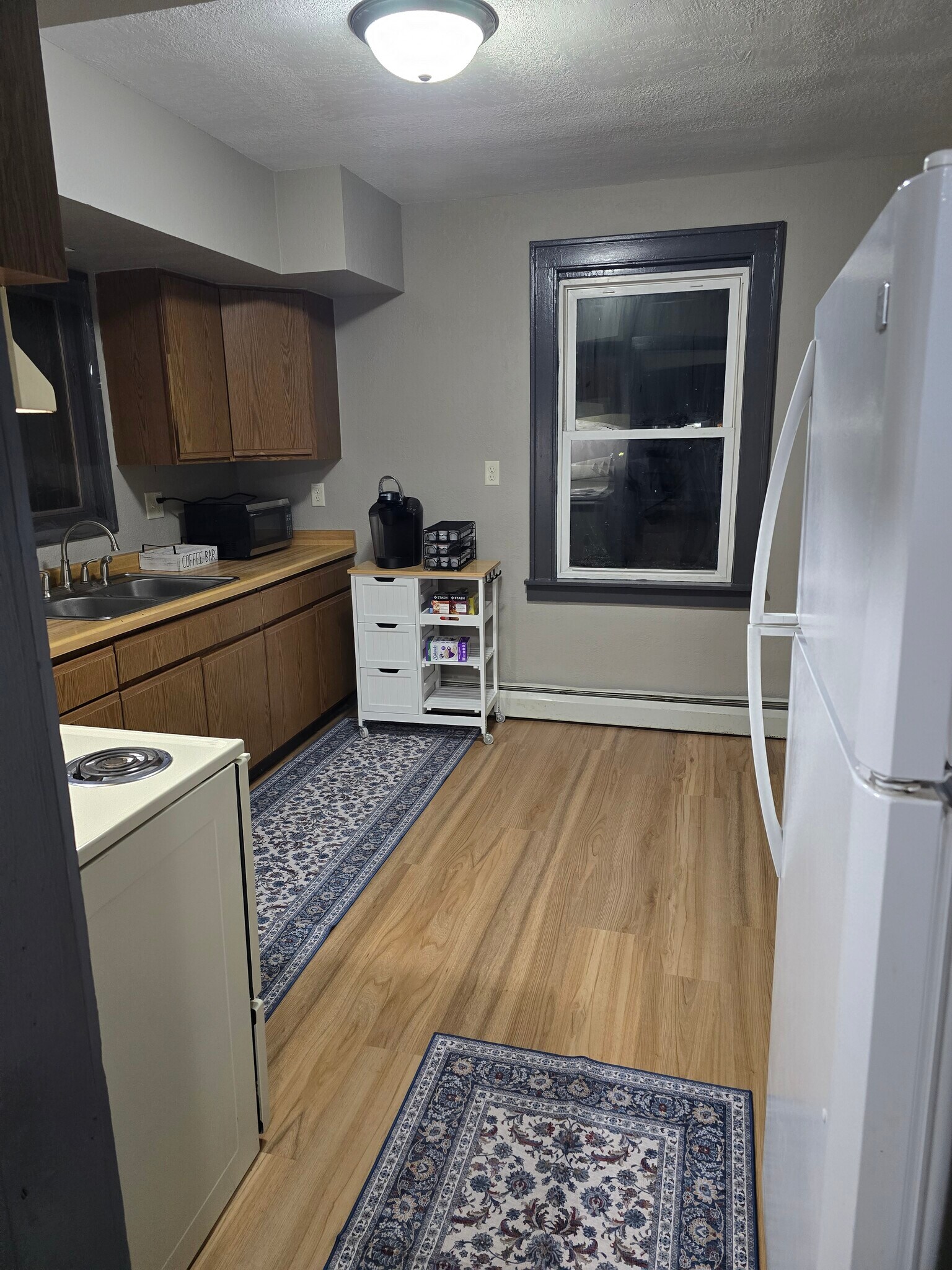 Building Photo - 1825 E 5th St