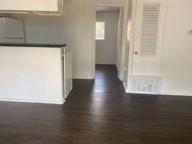 Building Photo - Great one bedroom in Hyde Park!