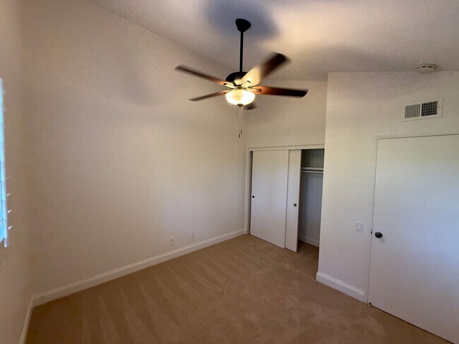Building Photo - 4-Bedroom Plus Bonus Room Home with Golf C...