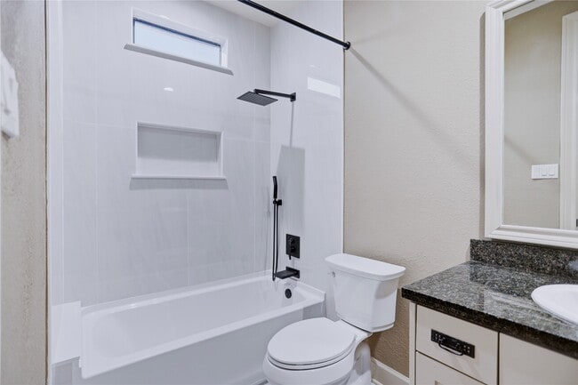 Building Photo - 1603 W 14th St