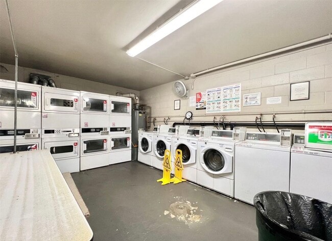 Building Photo - Ilima West Apts/2BD /1BA /1PK