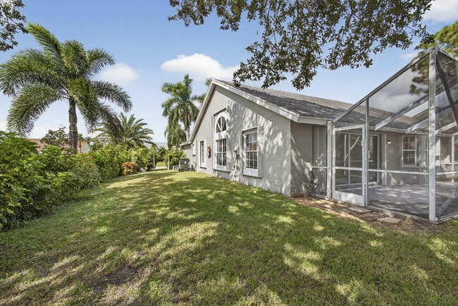 Building Photo - 12865 Meadowbend Dr