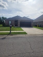 Building Photo - 417 Elwick Dr