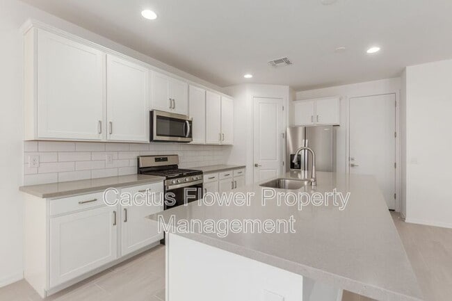 Building Photo - 9416 E Spiral Ave