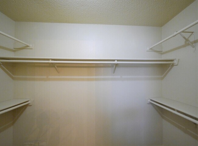 Building Photo - Affordable, move in ready home!
