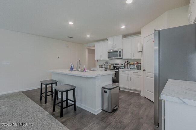 Building Photo - 3348 Lawton Pl
