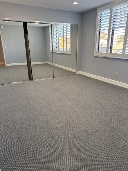 Building Photo - 14520 Dickens St