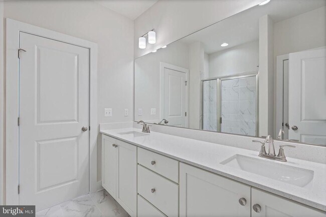 Building Photo - 2709 Light St