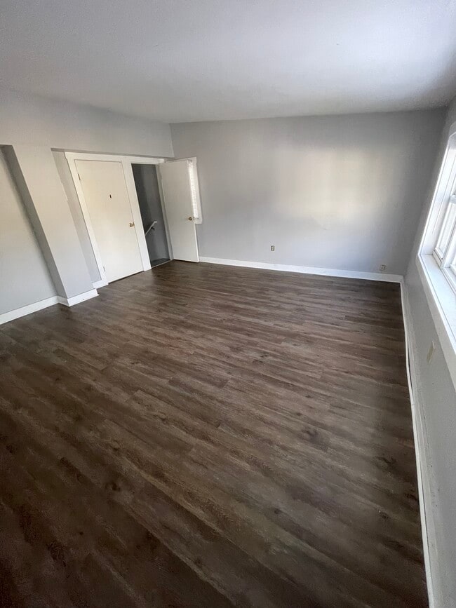 Building Photo - 11 Shirley St