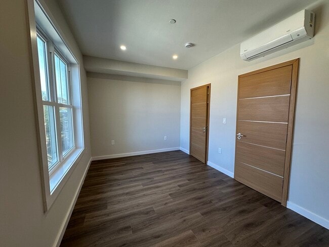 Building Photo - 33 Copeland St