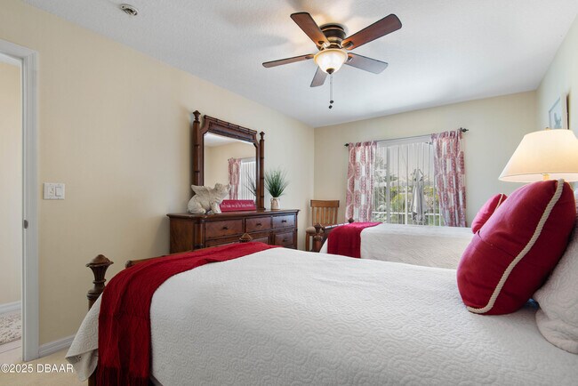 Building Photo - 15 Coolidge Ct