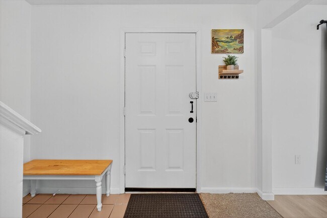 Building Photo - Gorgeous Mountain Views 3 BR, 2.5 BA Townh...