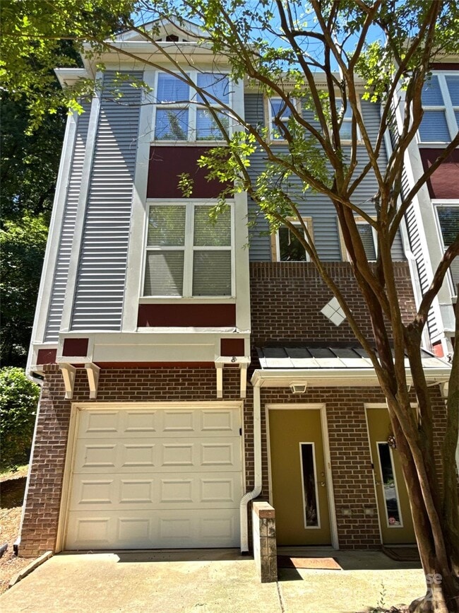 Building Photo - 2504 Cranbrook Ln
