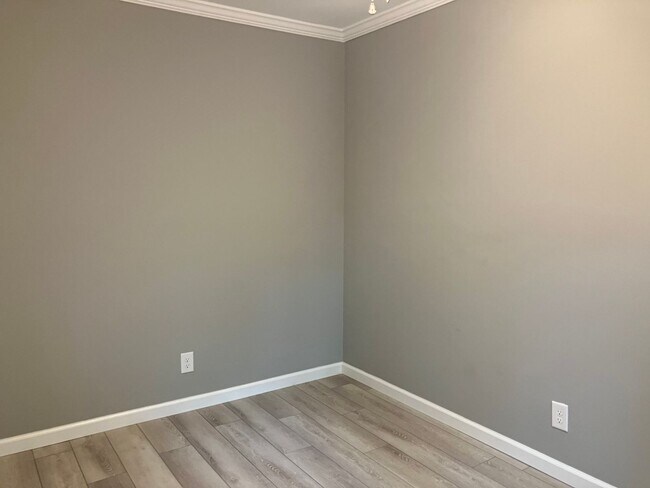 Building Photo - Two Bedroom Ranch in Denver