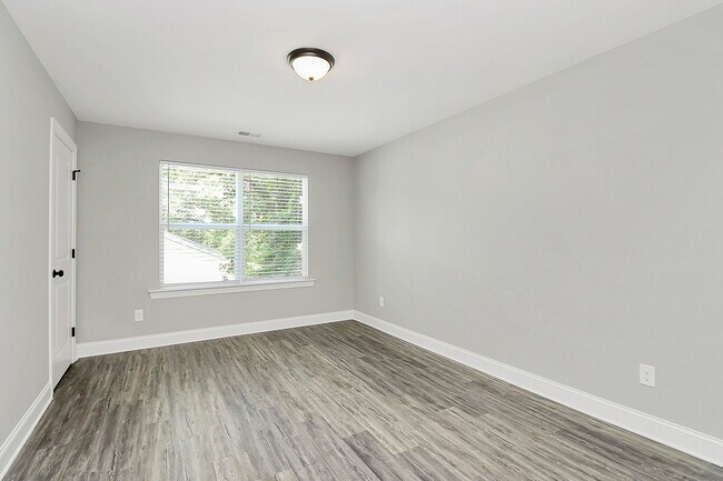 Building Photo - 911 Yellowstone Dr