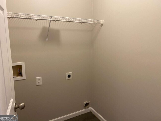 Building Photo - 701 Walnut Woods Dr