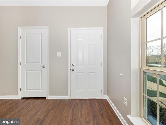 Building Photo - 10020 Beerse St