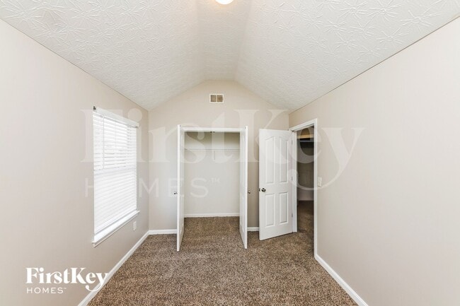 Building Photo - 419 Lake Ridge Ln