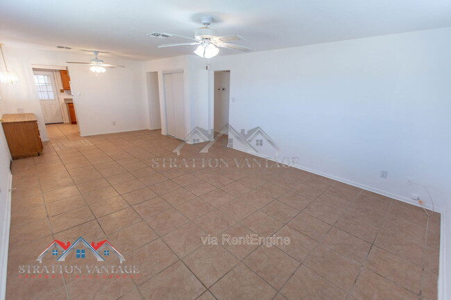 Building Photo - 1136 E Yucca St