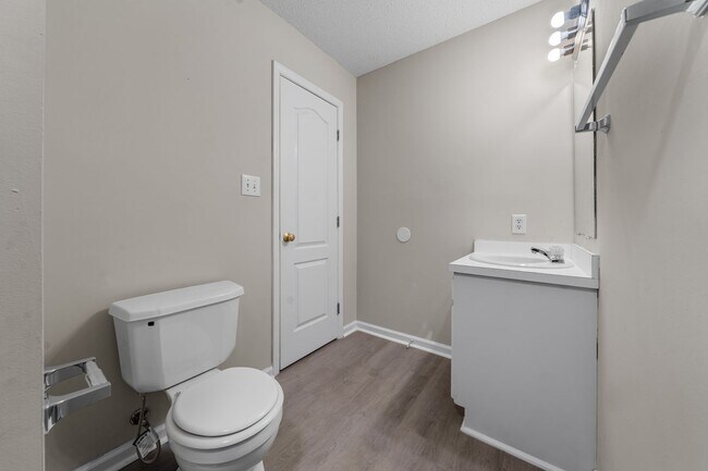 Building Photo - 111 Henley Pl