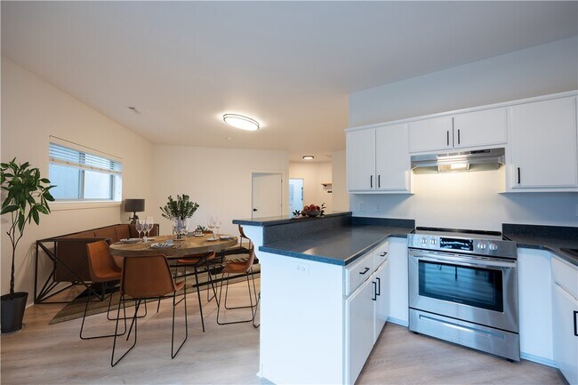 Building Photo - 300 SW 6th St