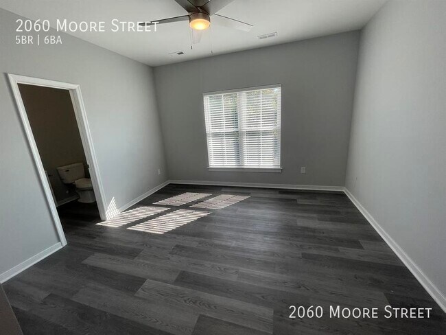 Building Photo - 2060 W Moore St