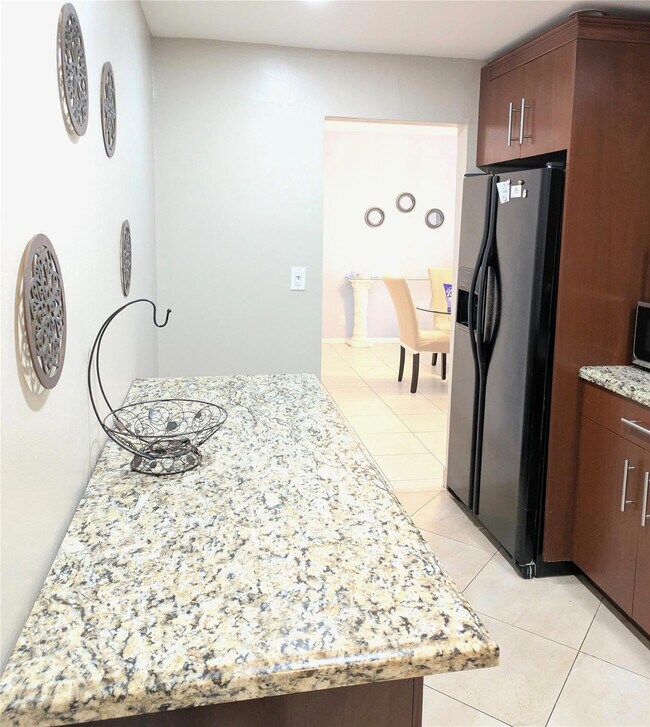 Building Photo - 4250 Galt Ocean Dr