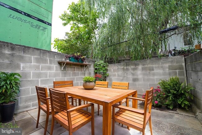 Building Photo - 1847 E Harold St