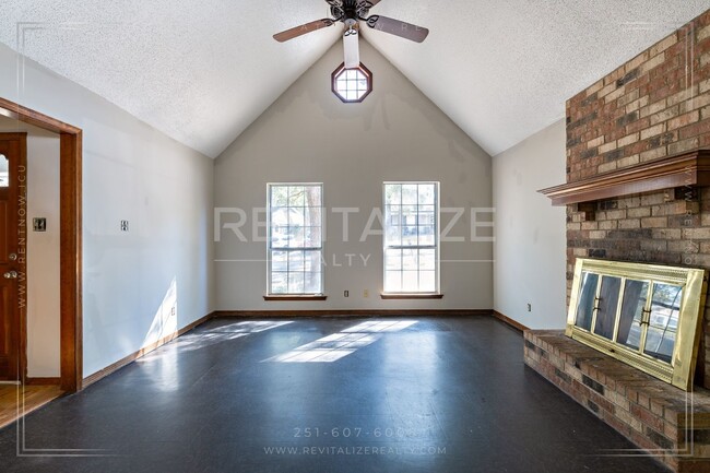 Building Photo - 3 Bed/2 Bath Home on Corner Lot!