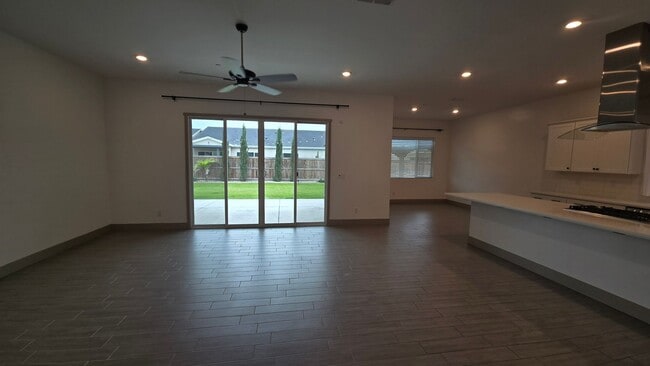 Building Photo - 9405 Parkwood Manor Dr