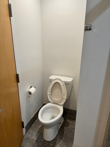 Building Photo - 254 Friend St