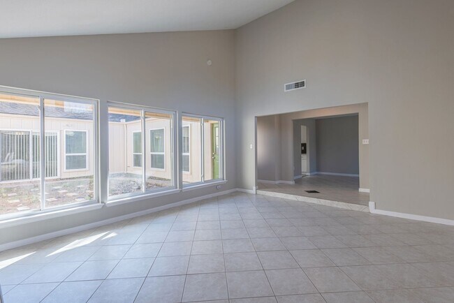 Building Photo - 4418 Lost Spring Dr