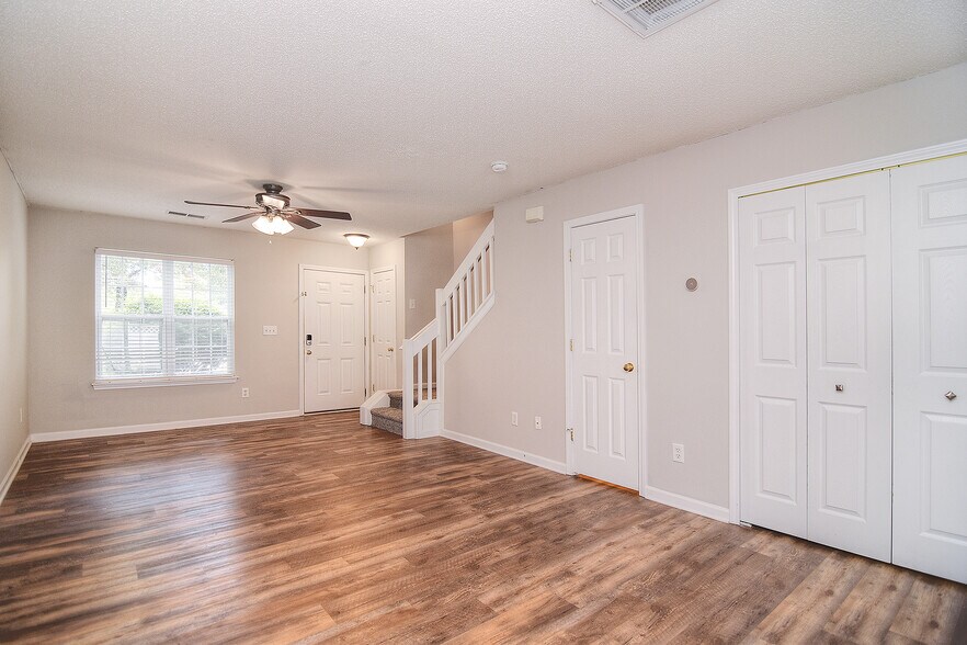Building Photo - 158 Portestown Way