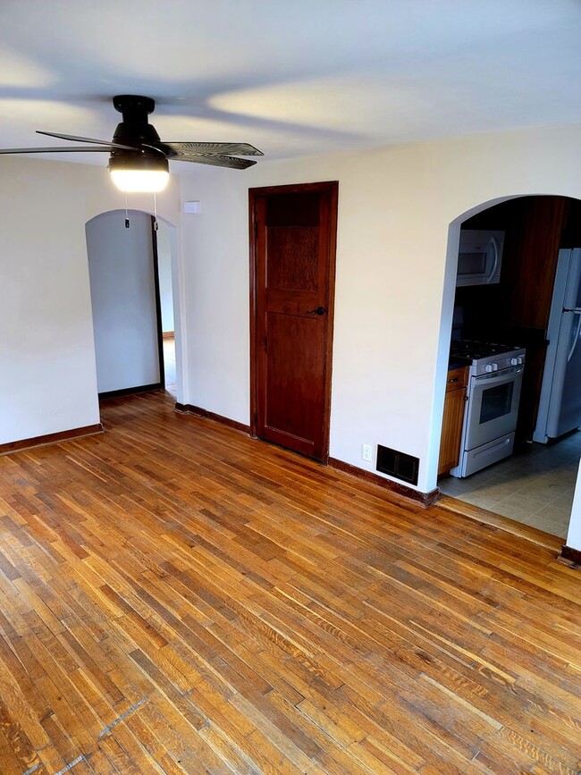 Building Photo - Charming 4 Bedroom on the North Side of Ma...