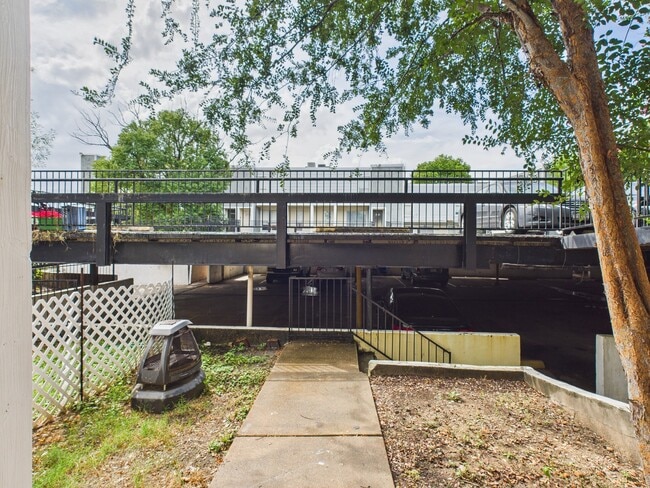 Building Photo - 781 Country Pl Dr