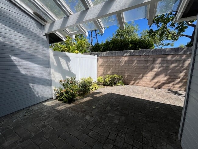 Building Photo - 856 Alyssum Ct