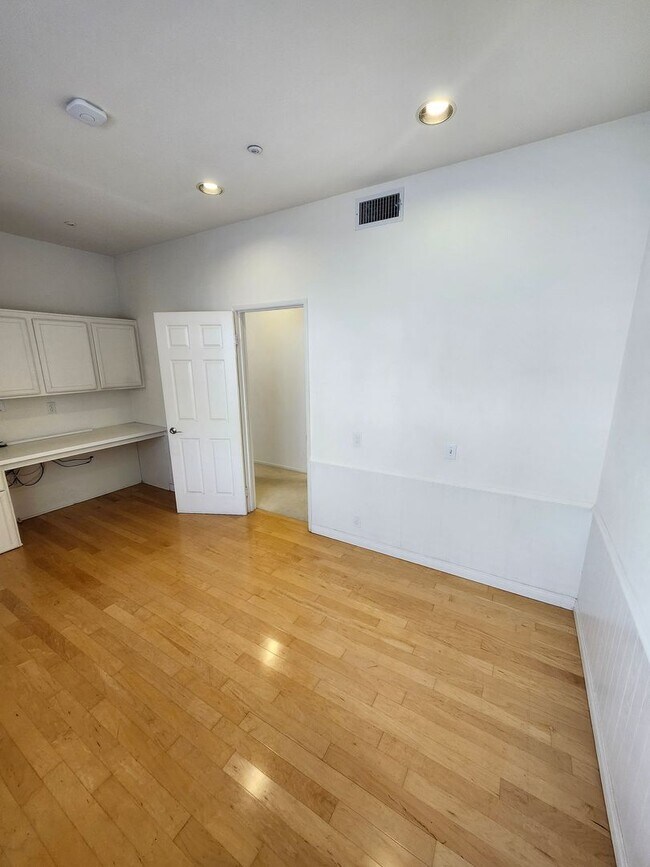 Building Photo - Beautiful two-story in Hunter's Ridge